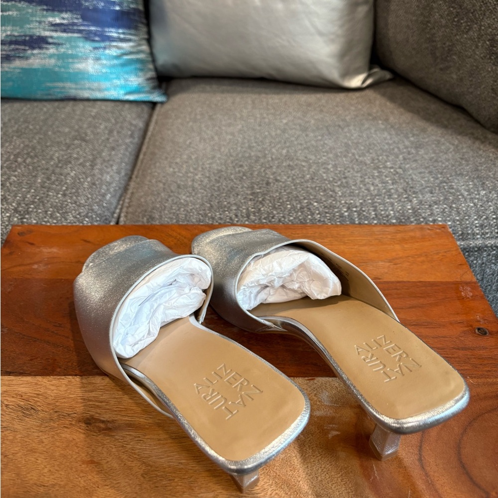 Size 9M Naturalizer Open-Toe-and-Heel Sandals